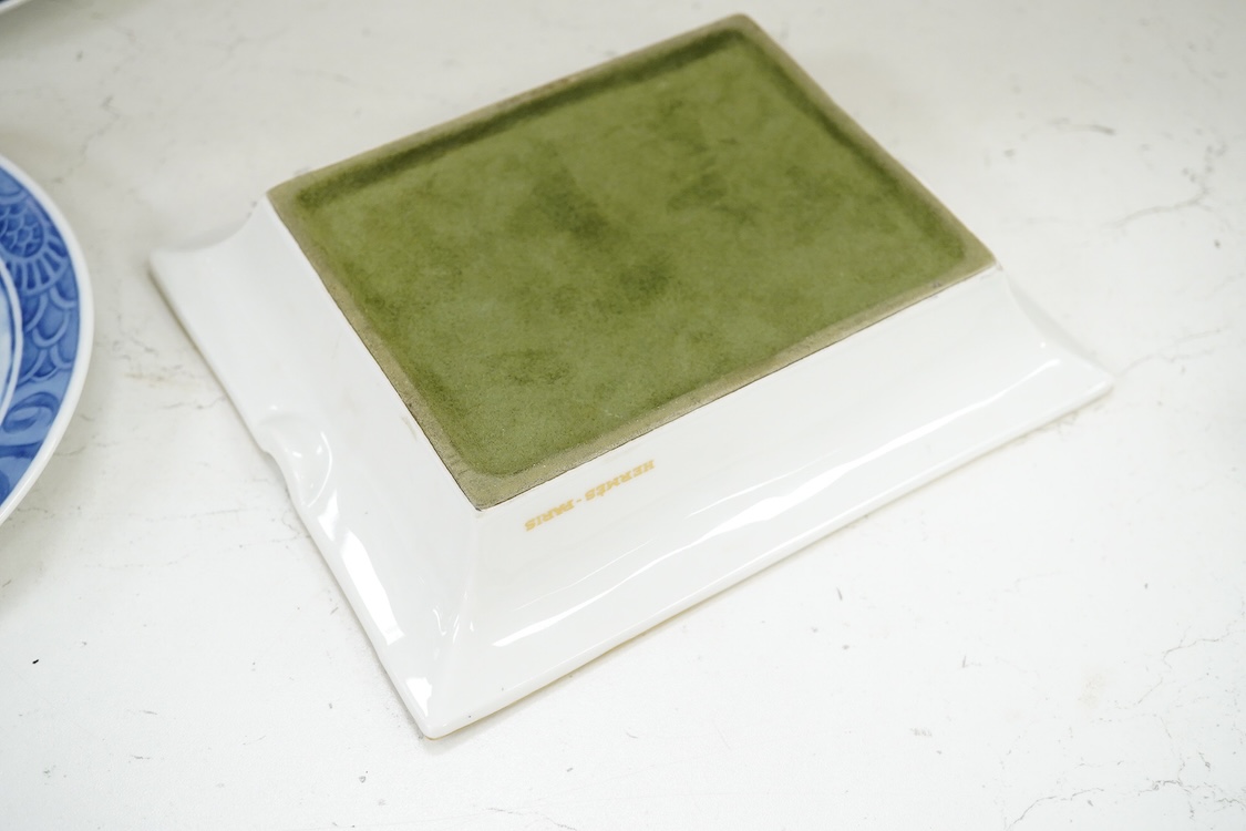 A Hermes porcelain ashtray decorated with a racehorse, 19cm wide